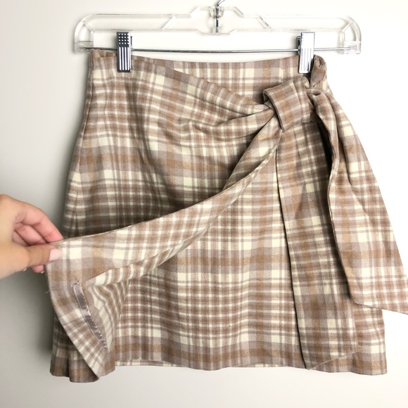 ARITZIA Wilfred Plaid Wool Wrap Front Mini Skirt - Picture 3 of 10